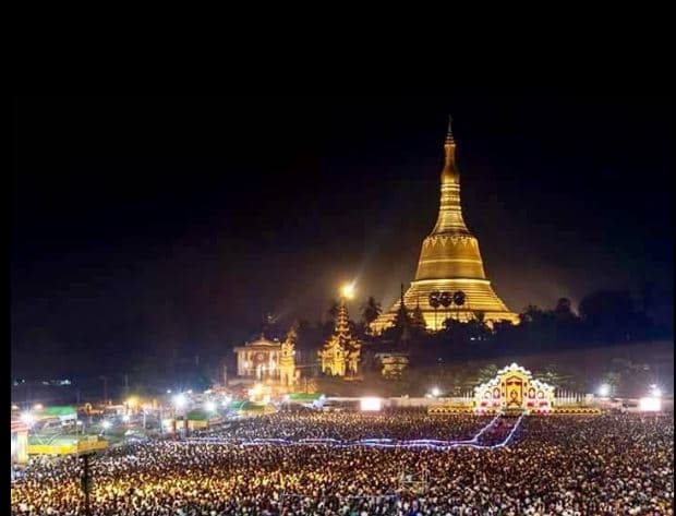 Shwe Maw Daw Pagoda Festival 1