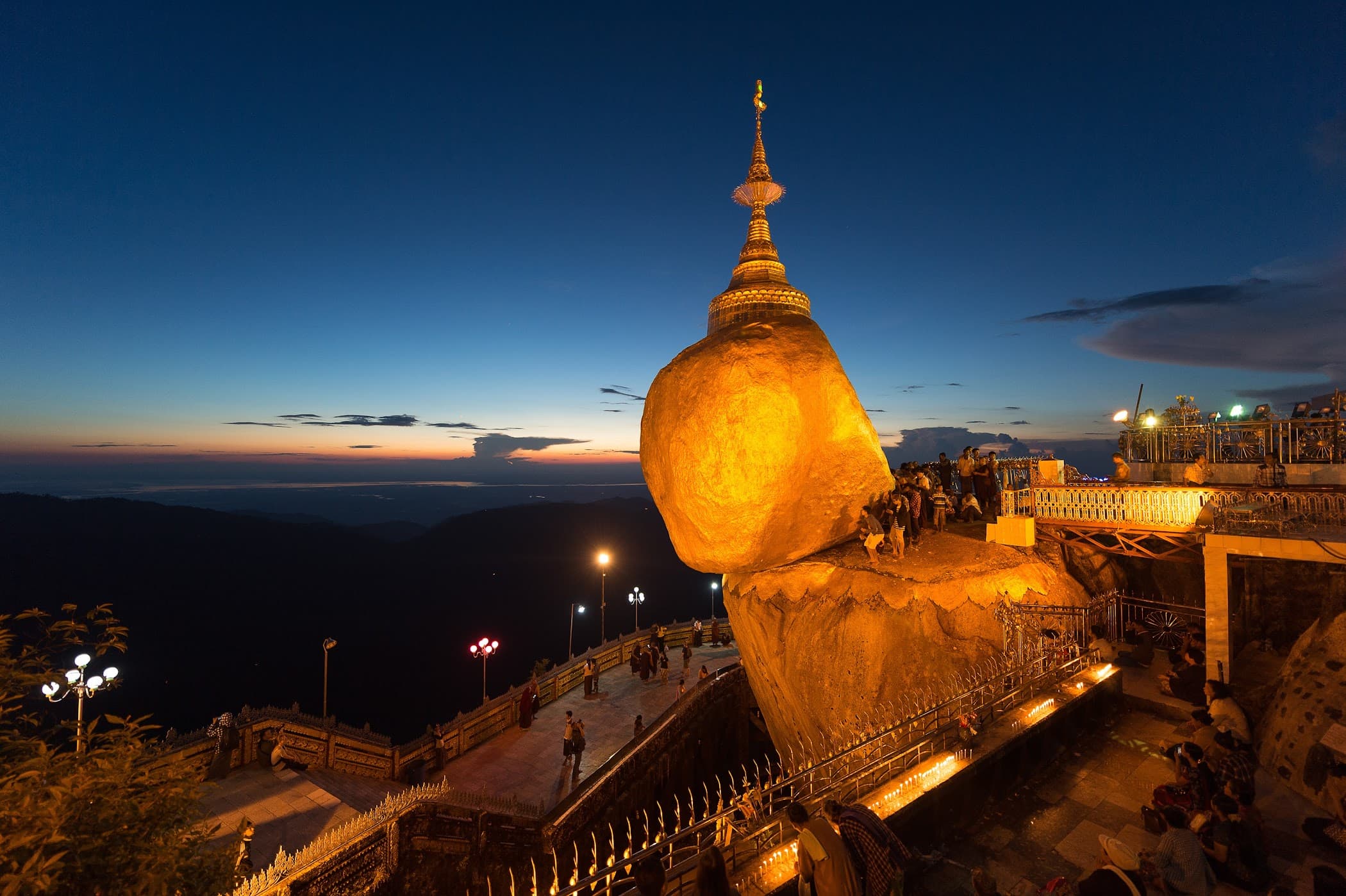 Kyaiktiyo Pagoda (Golden Rock)
